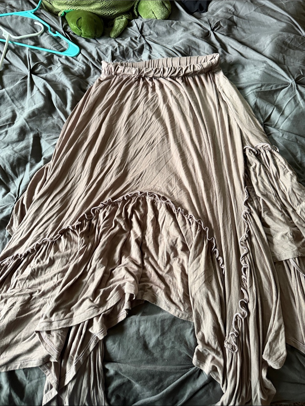Women's Flowing Ruffle Hem Skirt - Taupe